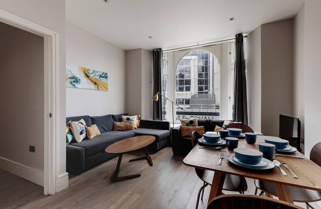 Superb 2 Bedroom Flat opposite Edgware Rd Station