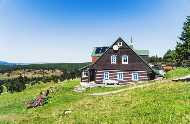 Superb 4-bedroom chalet in Strážné