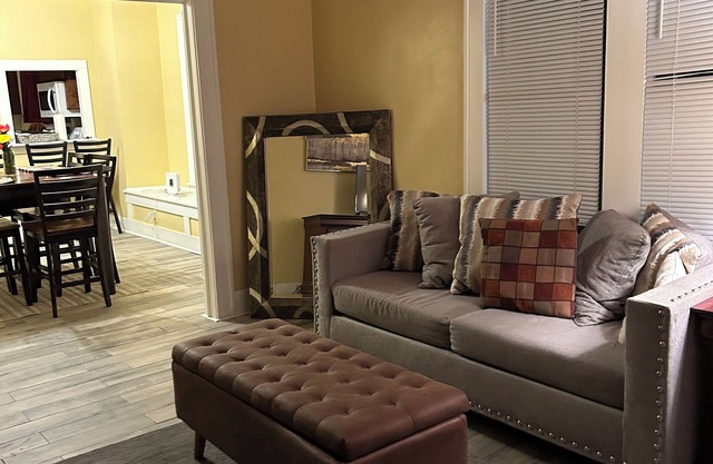 Superb 4-bedroom house with Central Air and Heat 15 minutes from Motiva Refinery