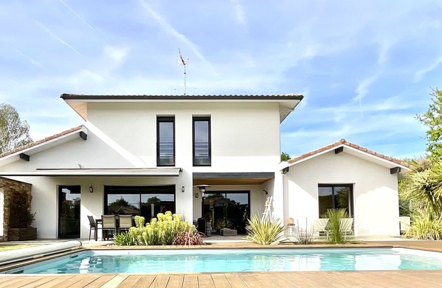 Superb 4* villa 8 pers with swimming pool in TOSSE