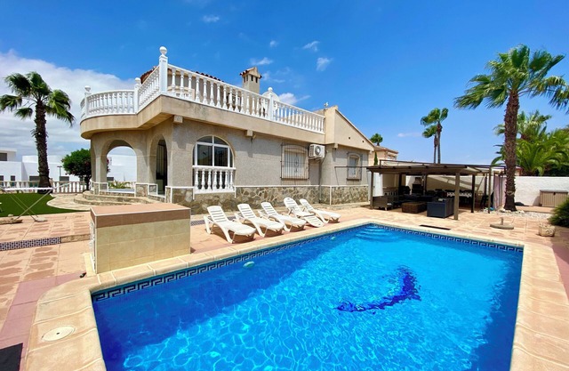 Superb Detached 4 Bedroom 3 Bathroom villa and Private pool Full Air Con & WIFI