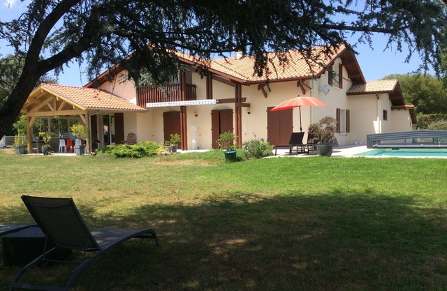 Superb landaise villa in 2000 m² of parkland10 minutes from the sea