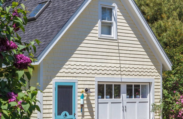 Superb Location! 5min walk to town & EV charger port