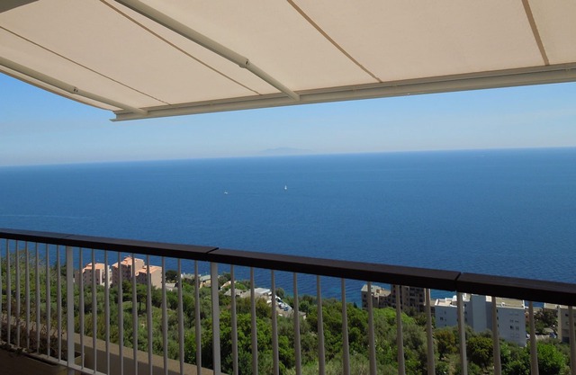 SUPERB LUXURY F3 86 m2 EXCEPTIONAL VIEW ON SEA AND MOUNTAIN