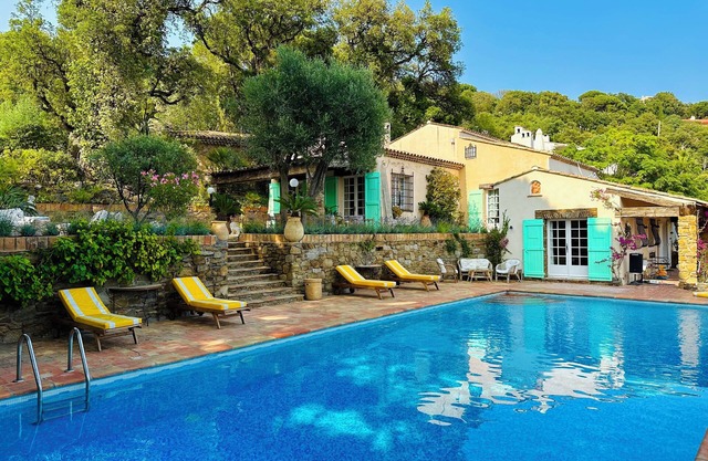 Superb Provencal villa with sea view