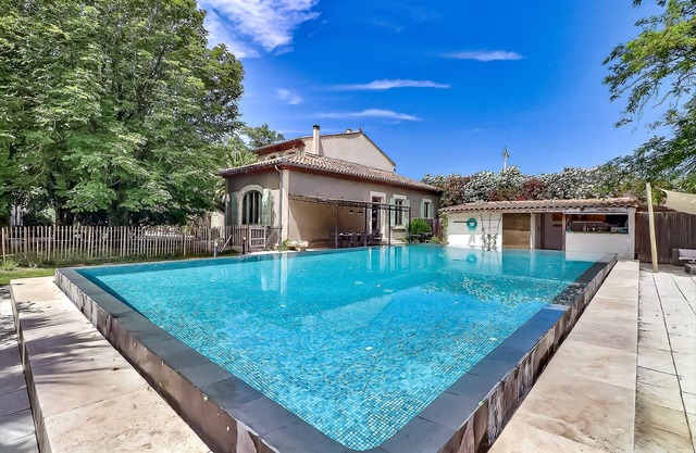 Superb Provencal farmhouse near Saint Rémy