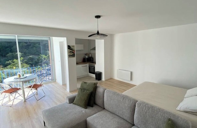 Superb studio - River access