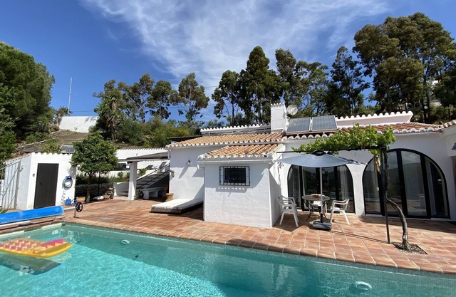 Superb three bedroom south facing villa with lovely swimming pool.