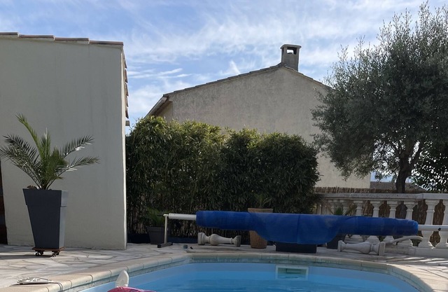 Superb Top of Villa les 2 pins 15Km from the Calanques Swimming pool + Jacuzzi.