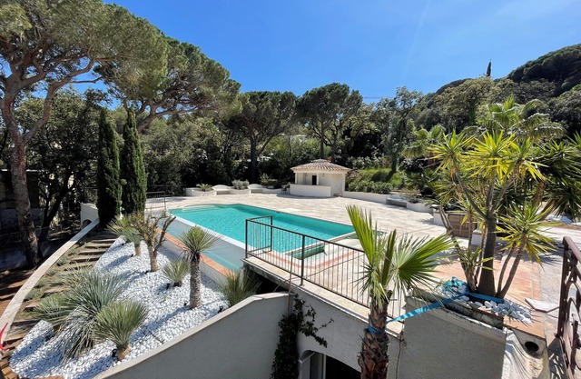 Superb VILLA 100 m from the beach with swimming pool