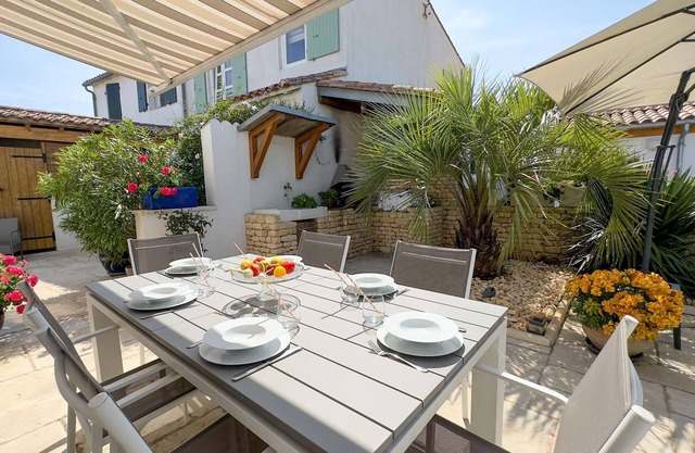 Superb villa in the heart of the village of Loix