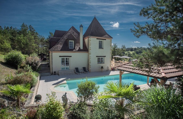 Superb villa with a private pool for max 15 pers