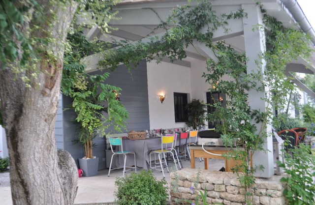 Superb villa with pool in the heart of Loix for 14 people