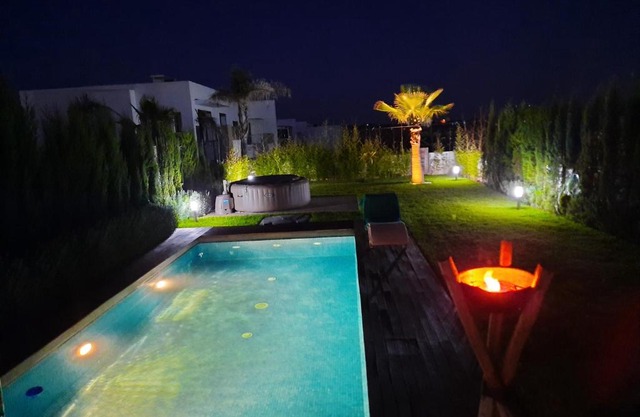 SUPERBE VILLA AVEC PISCINE PLAGES DES NATIONS