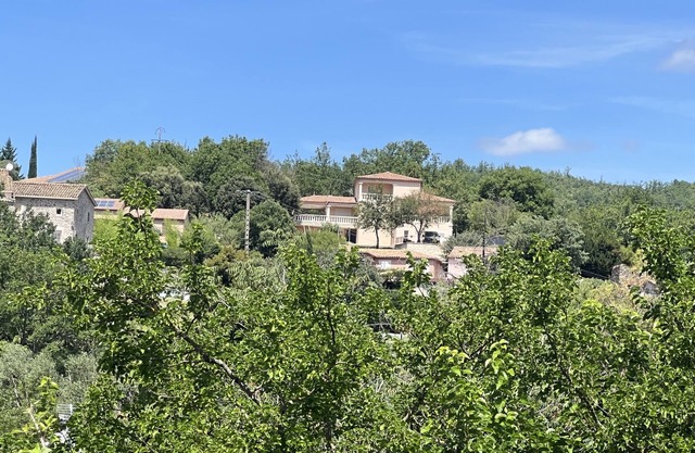 Superbe villa dominant la vallée de la Cèze, entre la Provence et l’ Ardèche