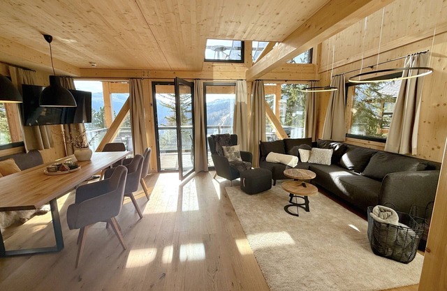 Superior Chalet # 13 with Sauna & Hot Tub