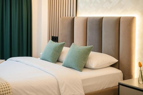 Superior Double Room with Jacuzzi & Lake View