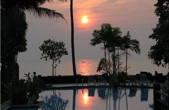 Superior Seaview Twin Bed near beach