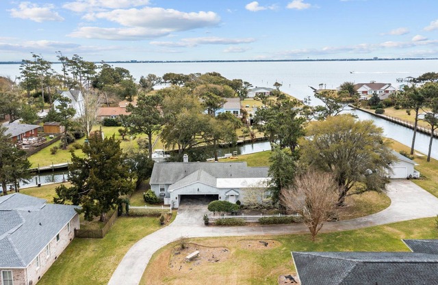 Surrey Cottage- Sound Front Home in Newport, NC