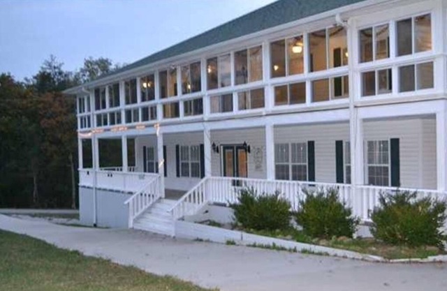 Swallow's Nest at Cascade Inn