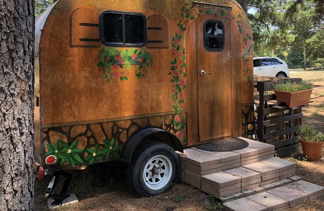 Sweet little Hippie Chick RV, very quiet and peaceful