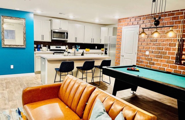 Sweet Spot - Pool table, blackout courtains