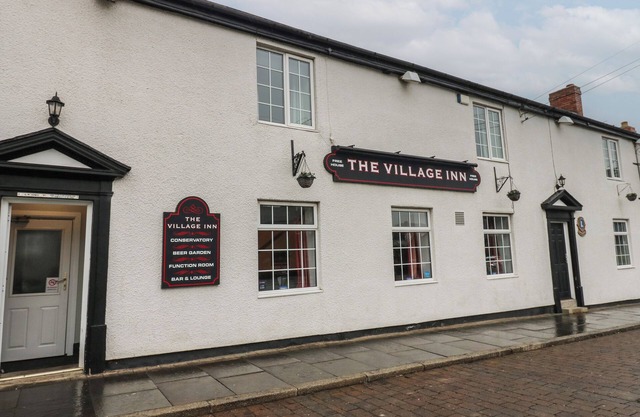 SYCAMORE ROOM, pet friendly, with a garden in Murton, County Durham