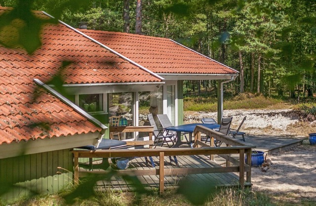 "Sylvia" - 900m from the sea by Interhome