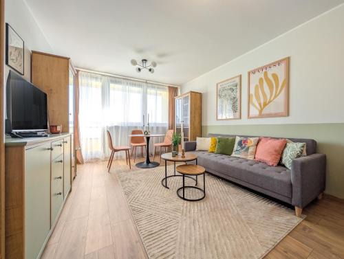 Szybowcowa Homely Apartment by BookingHost