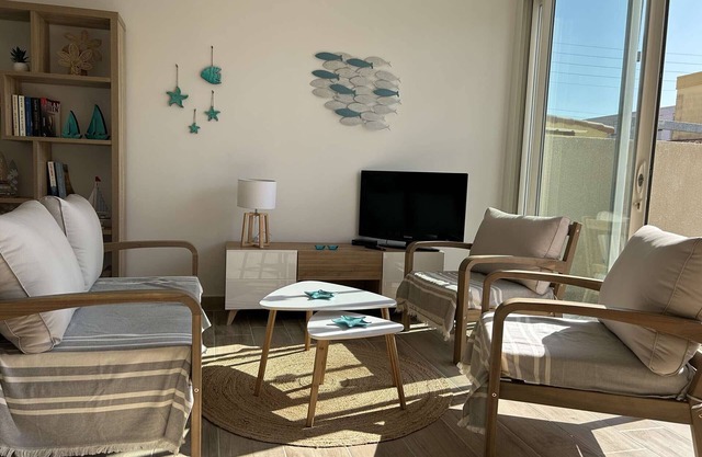 T2 Apartment with Cabin, Terrace, Air Conditioning in Saint Pierre la Mer