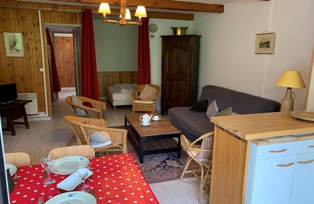 T2 Cabin 6 pers with parking, facing the slopes - Enchastrayes