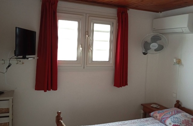 T2 ground floor of fenced villa, parking, near beach.