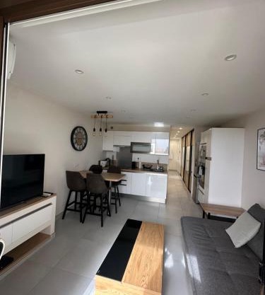 T2 Hyeres La Bergerie vue mer 50 M de la plage