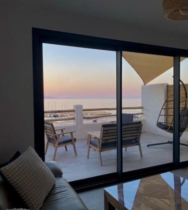 T2 vue sur le port jacuzzi terrasse et parking