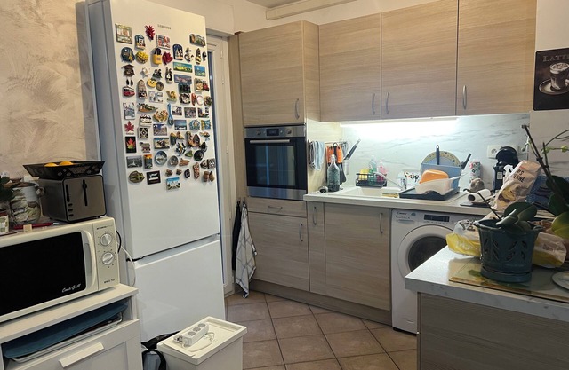 T2 with private garden in secure condominium