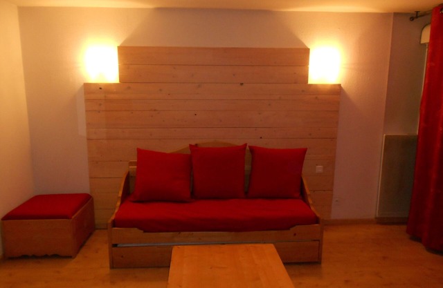 T3 in LUCHON in residence with pool and garden (Pyrenees)