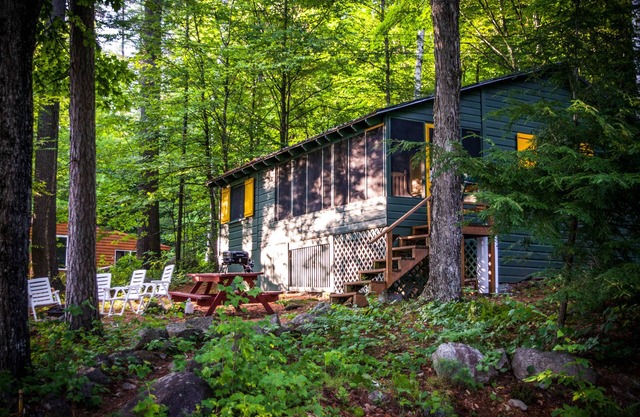 (Tamarack) Charming Seasonal Cabin Steps To The Beach