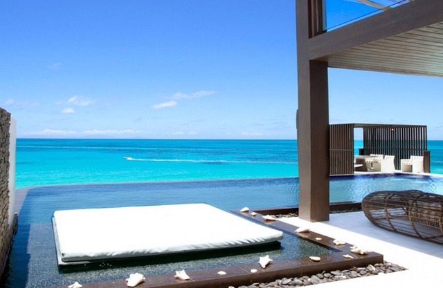 Tamarind Hills Barracuda 8, Stunning Luxury Ocean Front 4 bedroom Villa a short walk to beach