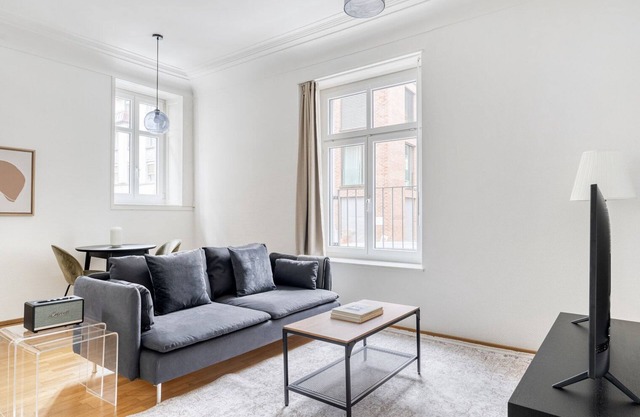 Tasteful Werd 2.5 Room w/Storage, by Blueground