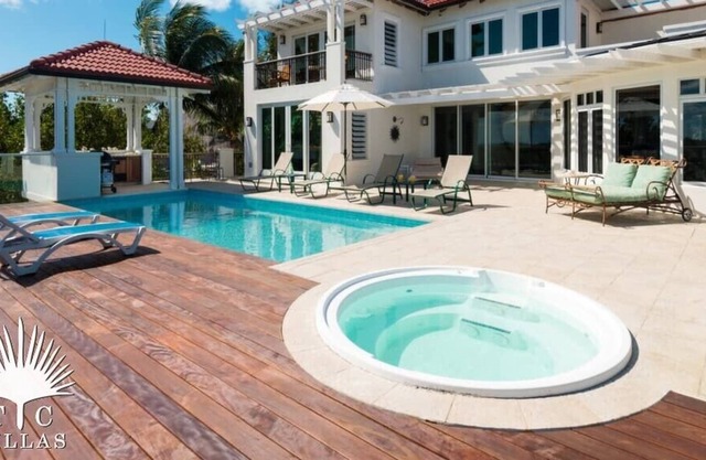 TC Villas -Dawn Beach Villa -Privacy & Comfort