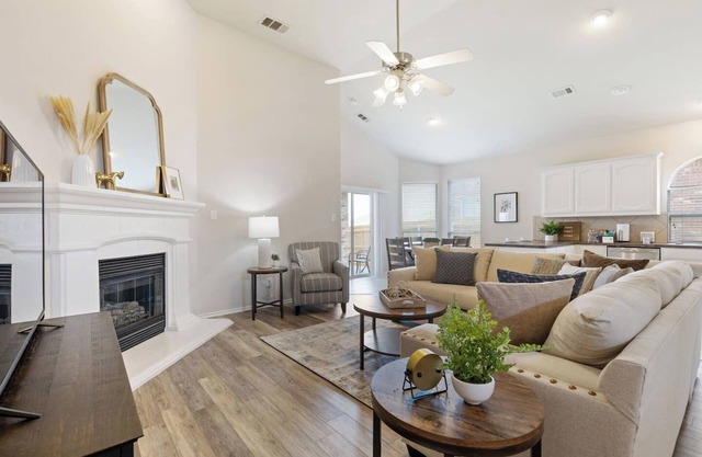TCH - Spacious 4bd/2ba in Fort Worth w/Workspace