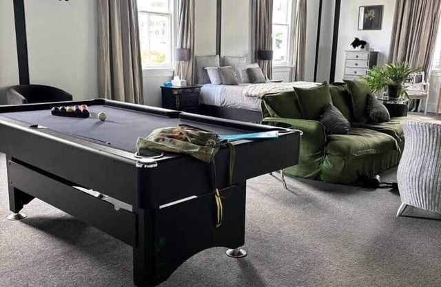 Te Aroha Courthouse Retreat – Walk to Town