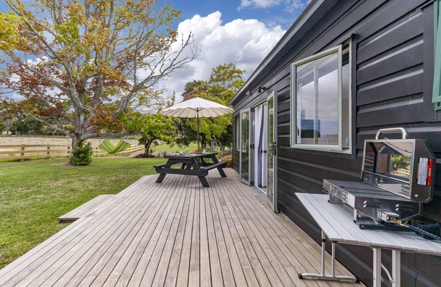 Ten 37 - Matakana Holiday Home