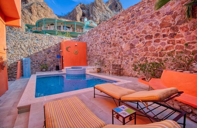 Tequila Sunrise Studio Apartment