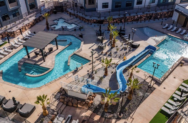 Terra West L201|Smart TV, PlayStation, Community Amenities w/Water Slide & Outdoor Grill