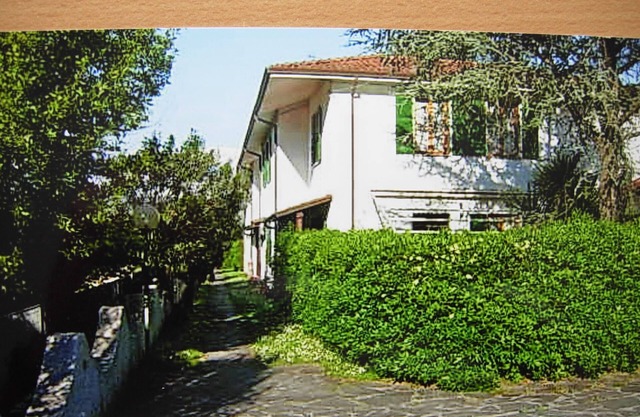 Terraced holiday home in a green area near the beaches