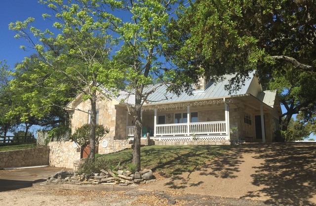 Texas Exotic Game Ranch, Gateway to the Hill Country, Just Minutes From Downtown