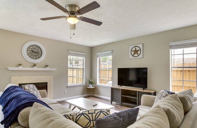 Texas Gulf Coast Vacation Rental: Private Pool!