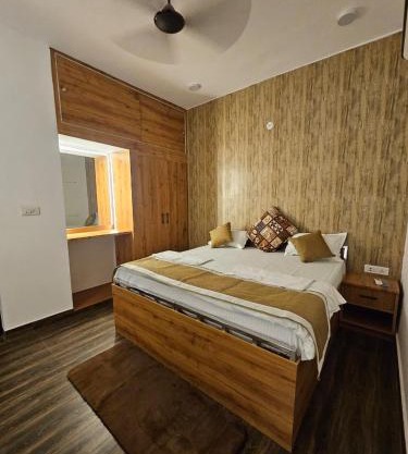 The Agra Retreat-walk to the Taj Mahal