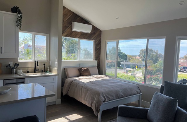 The All New OC View Studio View for You! 15 min to Disney! Hiking & More